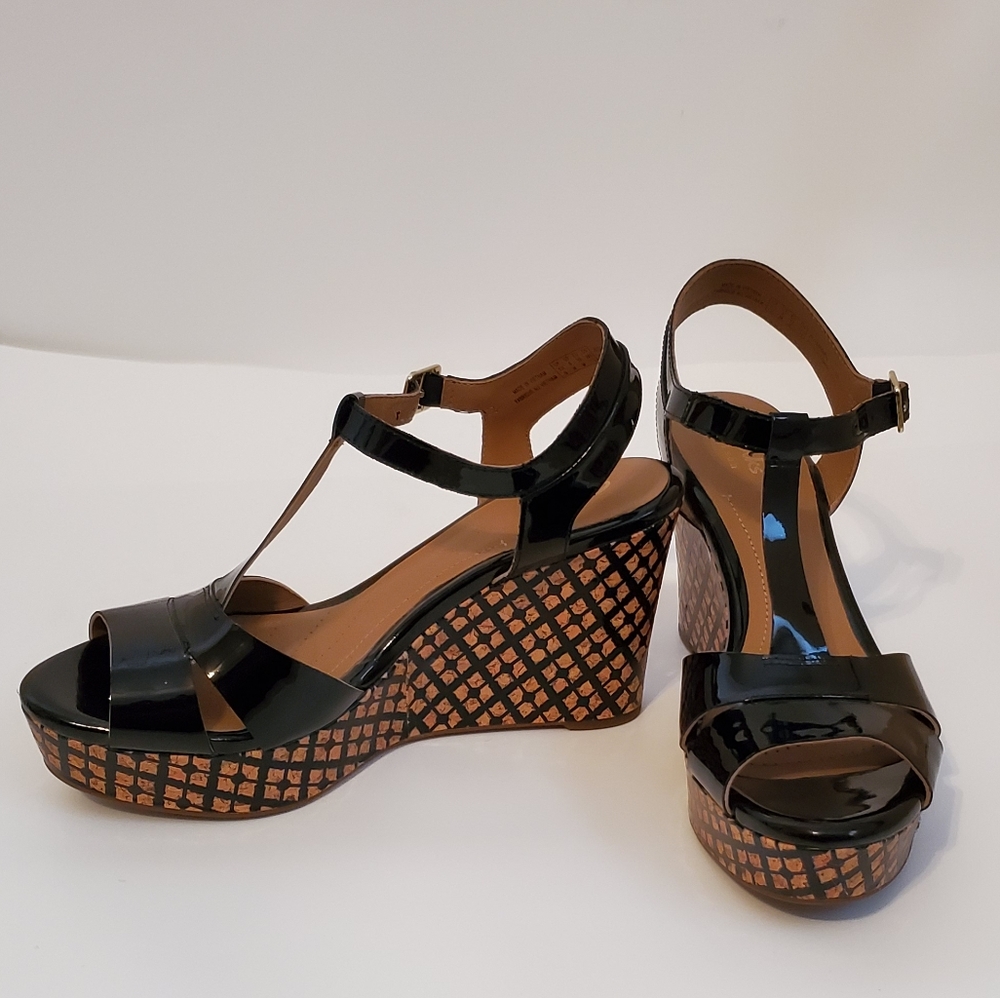 Mint Condition Clarks Black Platform Sandals - image 2